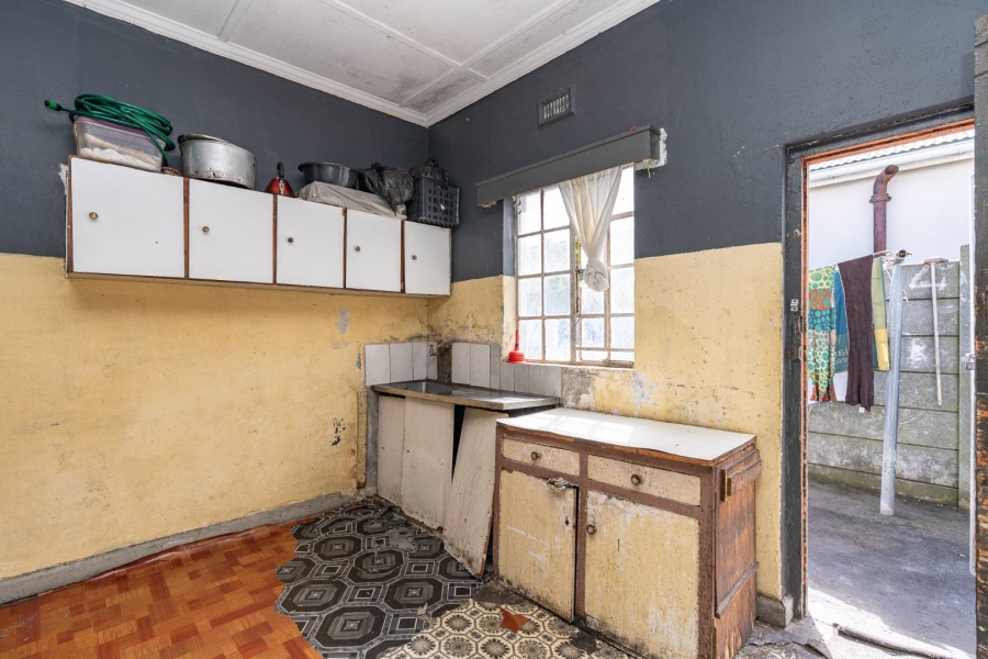 8 Bedroom Property for Sale in Maitland Western Cape